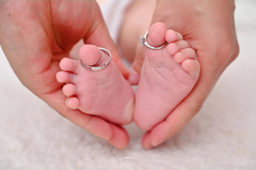 金昌怀孕肚子一边高一边低